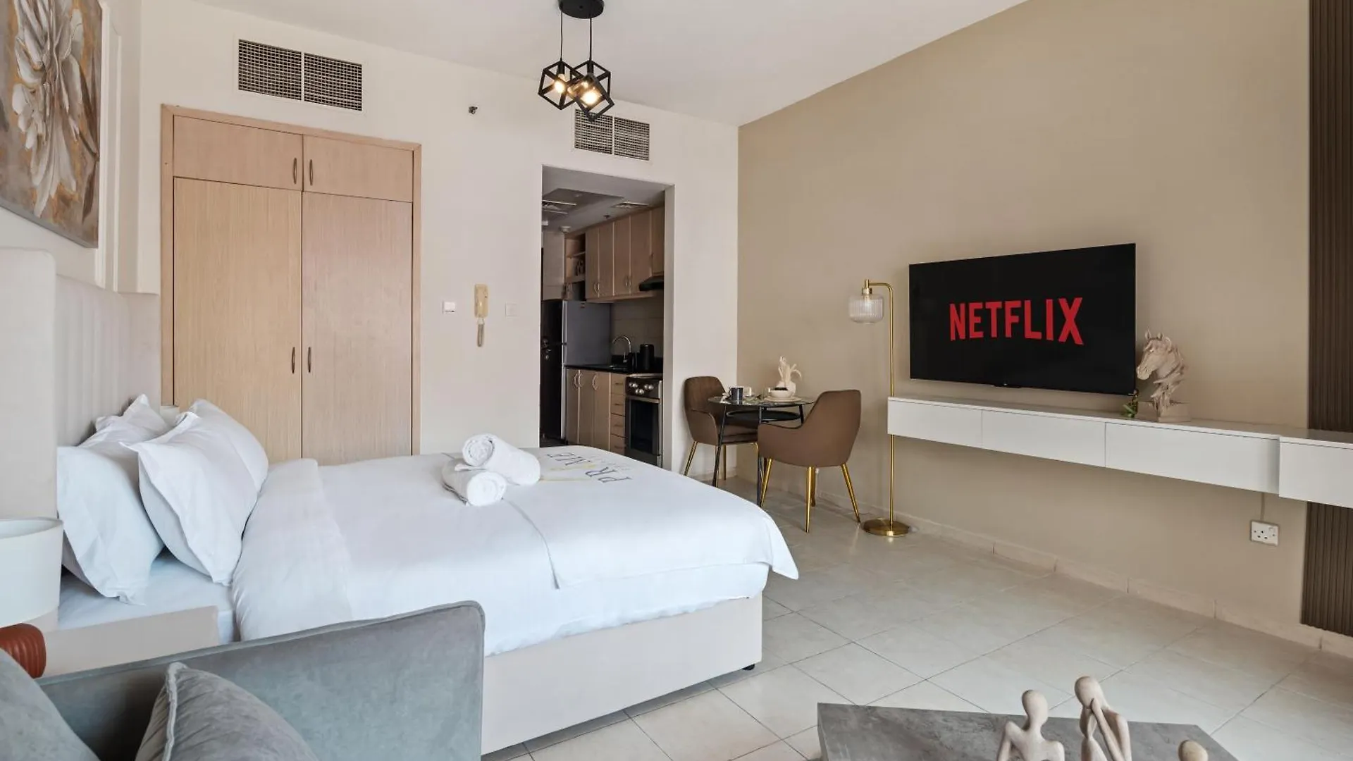 Urban Designer Apt - Family Friendly Dubai Apartment